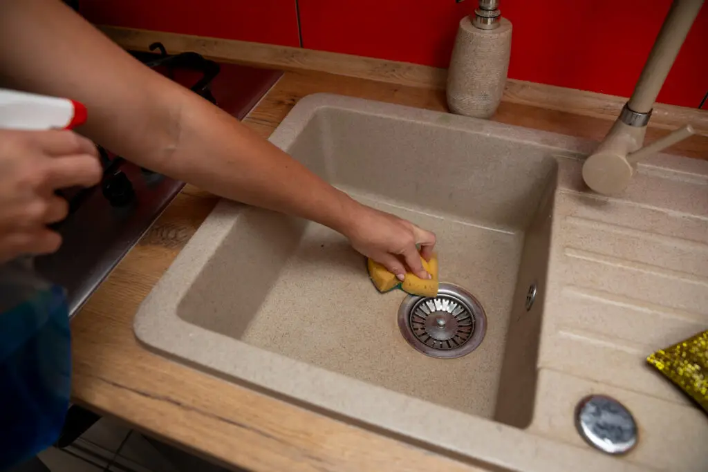 How to Clean a Kitchen Sink Drain?