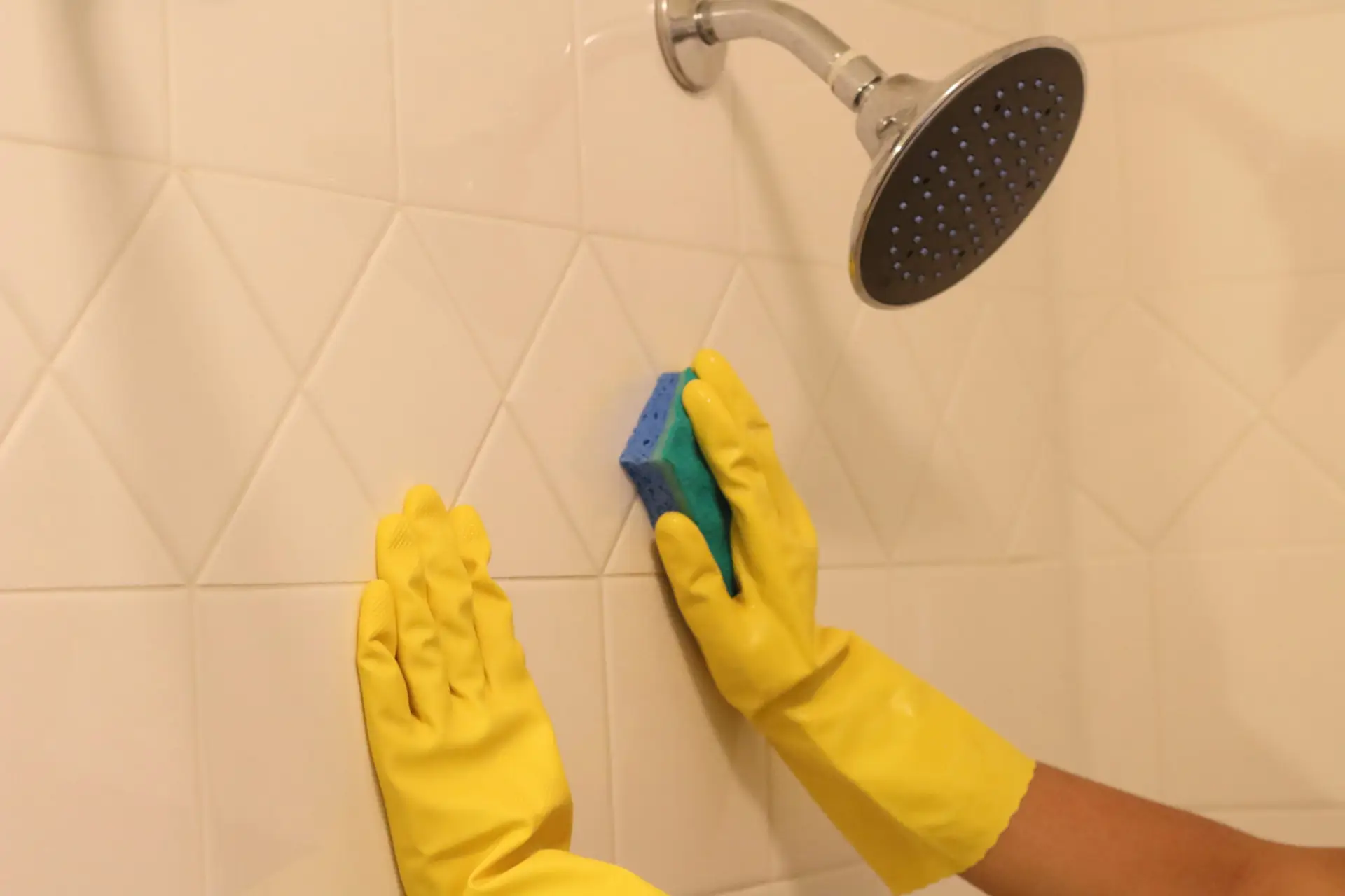 Cleaning Showers with Baking Soda and Vinegar